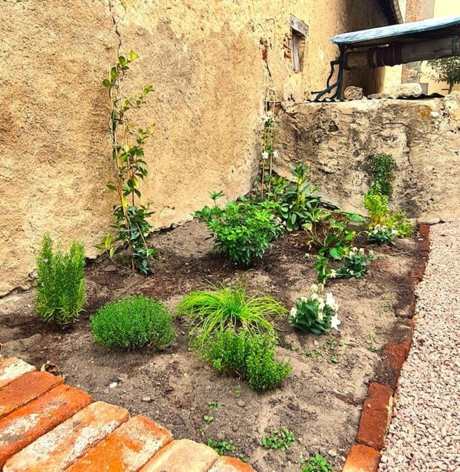 Gite L'Annexe Du Prieure Besson Zewnętrze zdjęcie